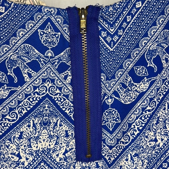 Pink Rose Blouse tshirt blue and white design small - Picture 4 of 6